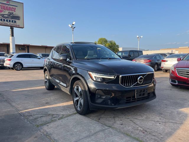2023 Volvo XC40 Plus Bright Theme