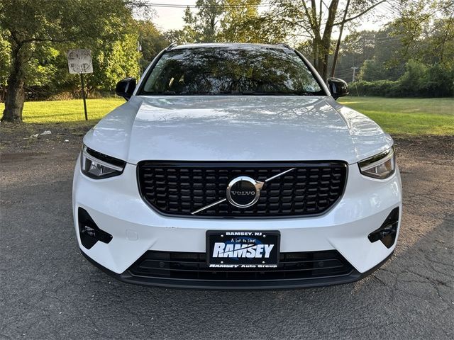 2023 Volvo XC40 Plus Dark Theme