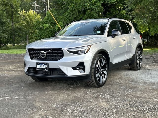 2023 Volvo XC40 Plus Dark Theme