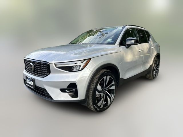 2023 Volvo XC40 Plus Dark Theme