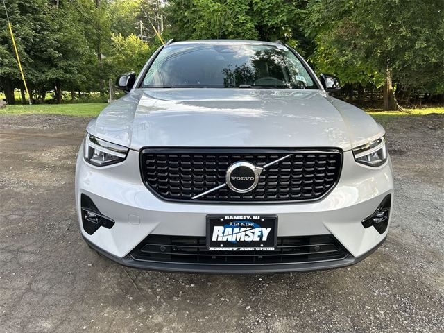 2023 Volvo XC40 Plus Dark Theme