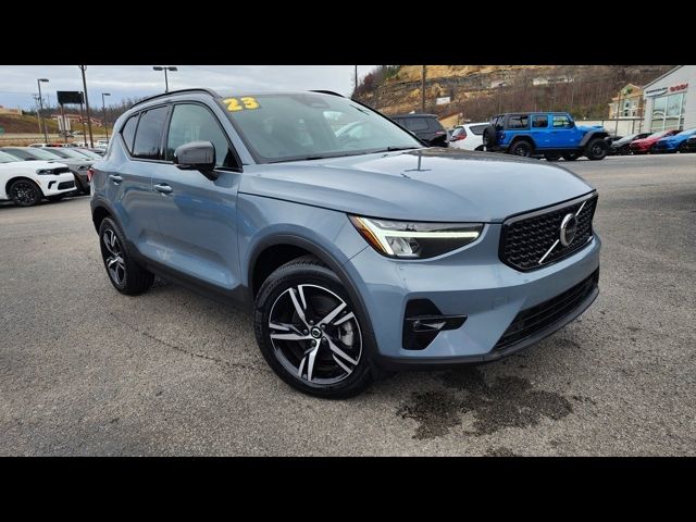 2023 Volvo XC40 Plus Dark Theme