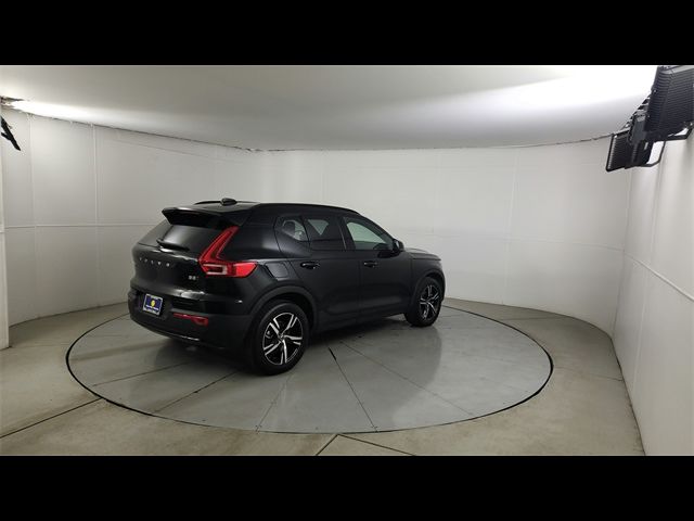 2023 Volvo XC40 Plus Dark Theme