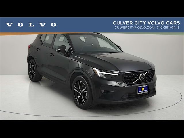 2023 Volvo XC40 Plus Dark Theme