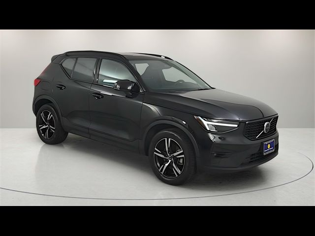 2023 Volvo XC40 Plus Dark Theme