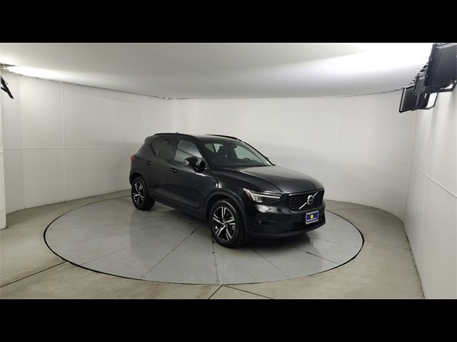 2023 Volvo XC40 Plus Dark Theme