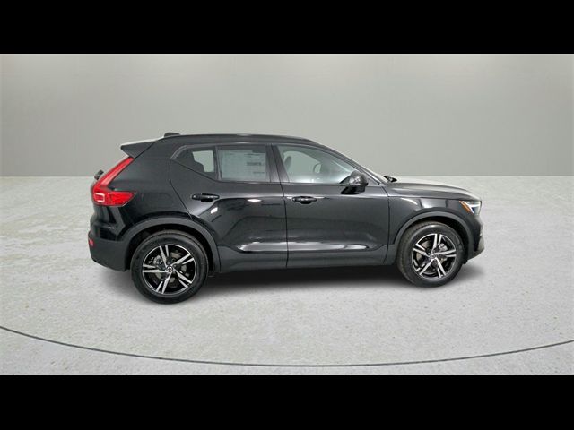 2023 Volvo XC40 Plus Dark Theme