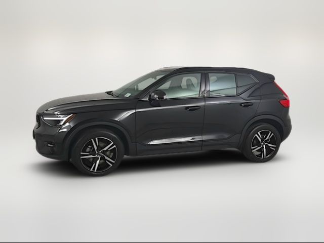 2023 Volvo XC40 Plus Dark Theme