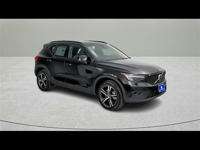 2023 Volvo XC40 Plus Dark Theme