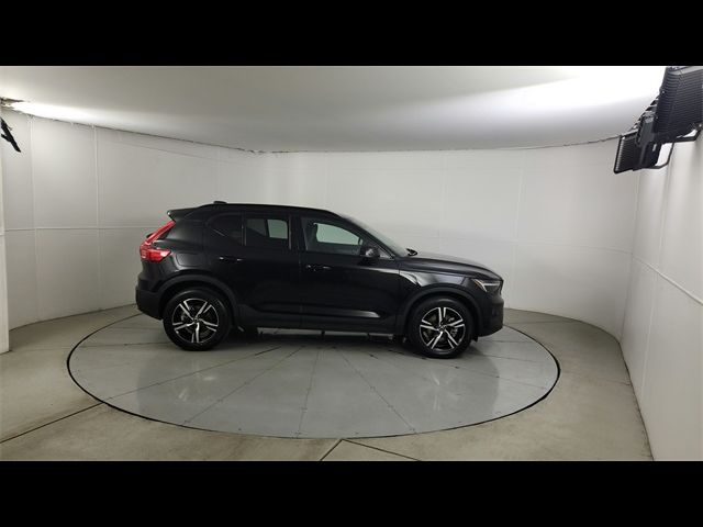 2023 Volvo XC40 Plus Dark Theme