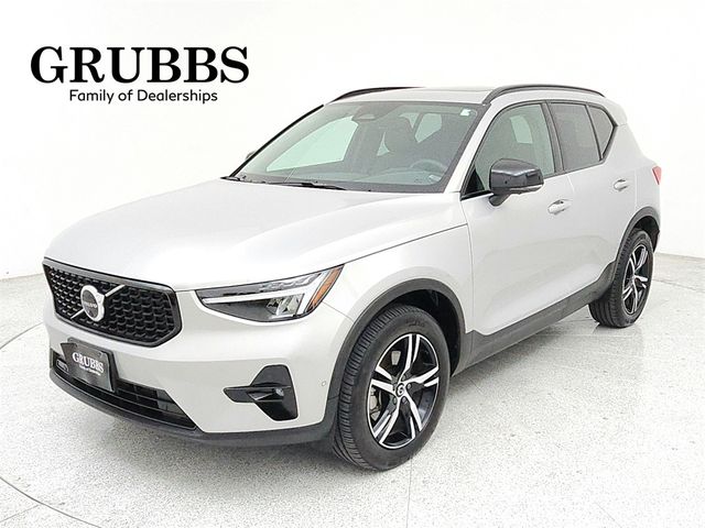 2023 Volvo XC40 Plus Dark Theme