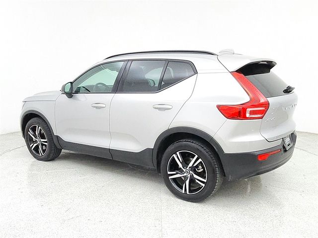 2023 Volvo XC40 Plus Dark Theme