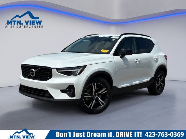 2023 Volvo XC40 Plus Dark Theme