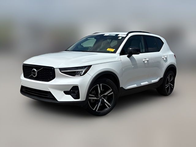 2023 Volvo XC40 Plus Dark Theme