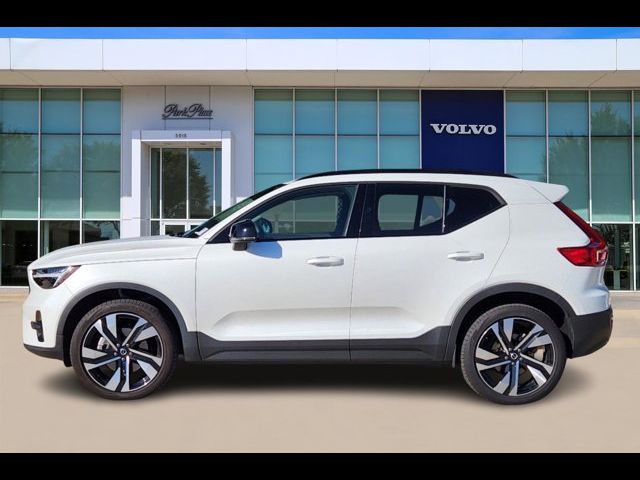 2023 Volvo XC40 Plus Dark Theme