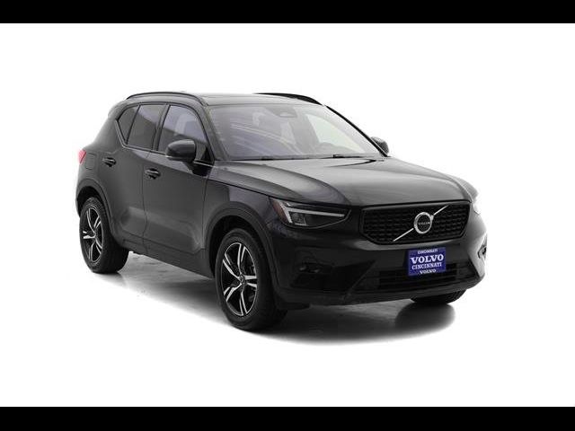 2023 Volvo XC40 Plus Dark Theme