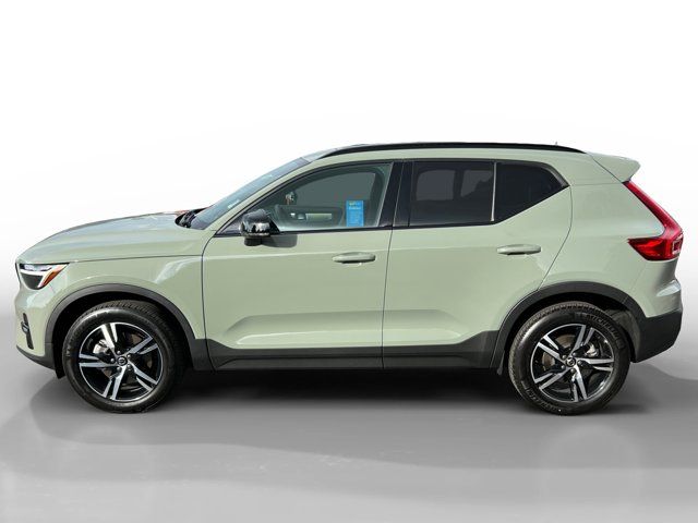 2023 Volvo XC40 Plus Dark Theme