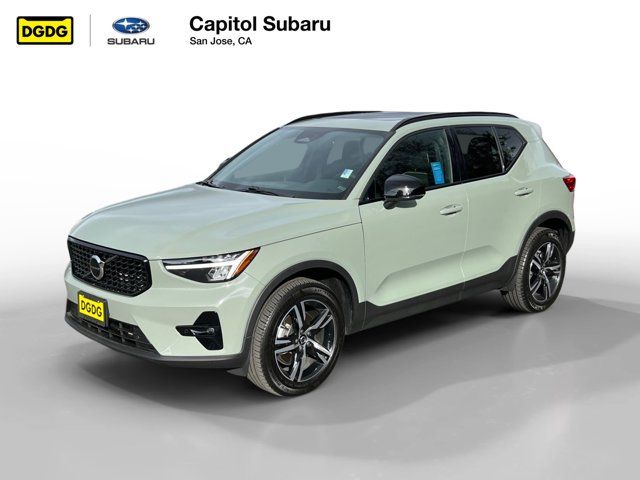 2023 Volvo XC40 Plus Dark Theme