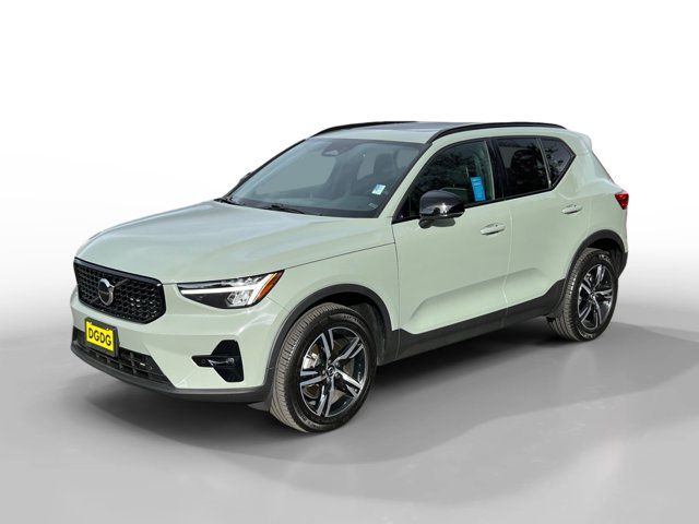 2023 Volvo XC40 Plus Dark Theme