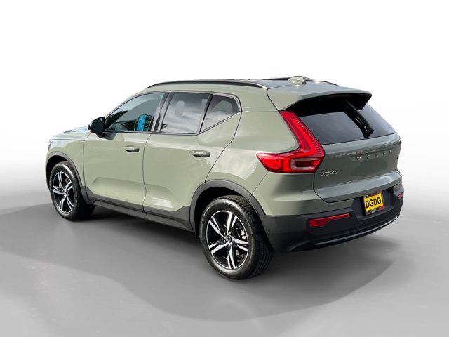 2023 Volvo XC40 Plus Dark Theme