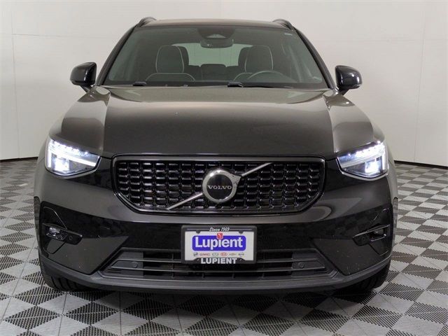 2023 Volvo XC40 Plus Dark Theme