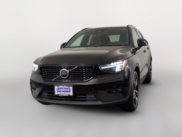 2023 Volvo XC40 Plus Dark Theme