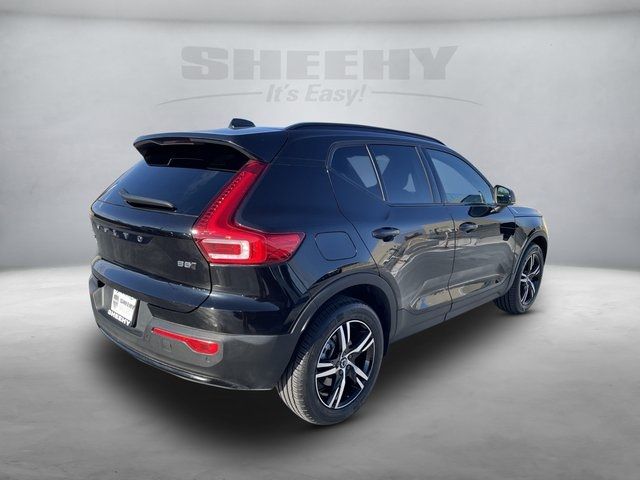 2023 Volvo XC40 Plus Dark Theme