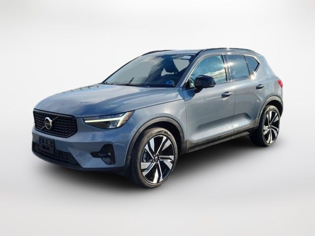 2023 Volvo XC40 Plus Dark Theme