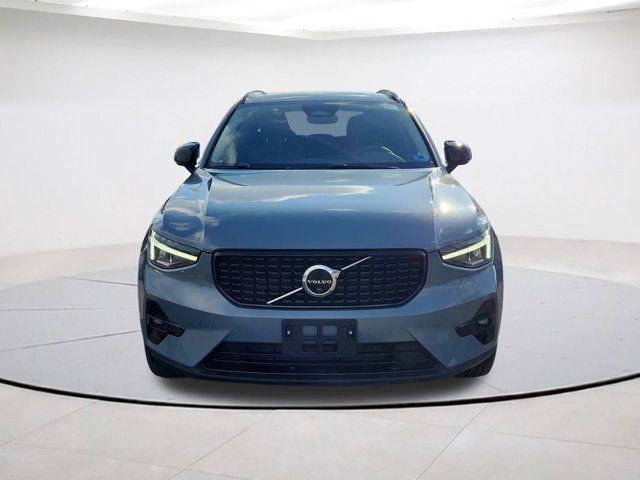 2023 Volvo XC40 Plus Dark Theme