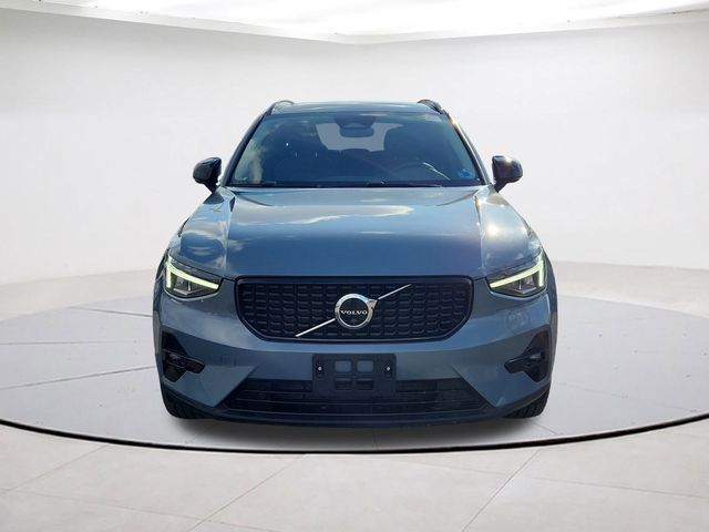 2023 Volvo XC40 Plus Dark Theme