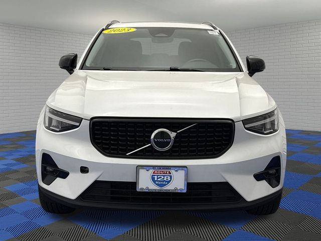2023 Volvo XC40 Plus Dark Theme