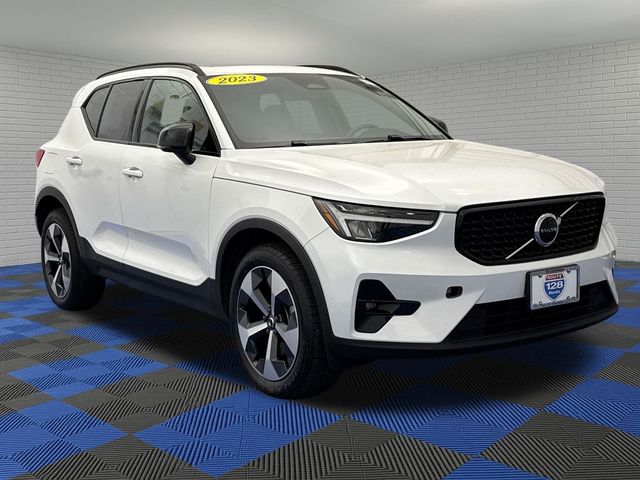 2023 Volvo XC40 Plus Dark Theme