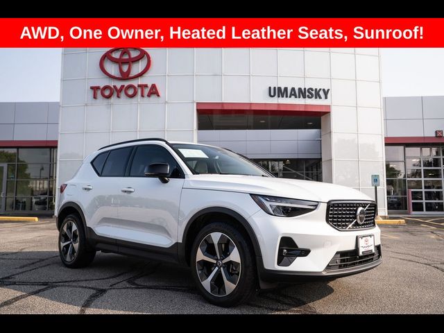 2023 Volvo XC40 Plus Dark Theme