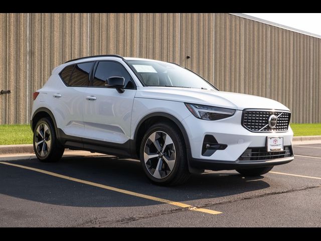2023 Volvo XC40 Plus Dark Theme