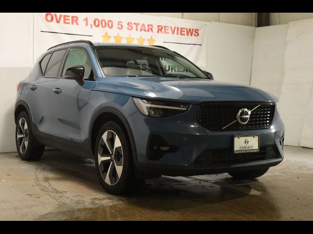 2023 Volvo XC40 Plus Dark Theme