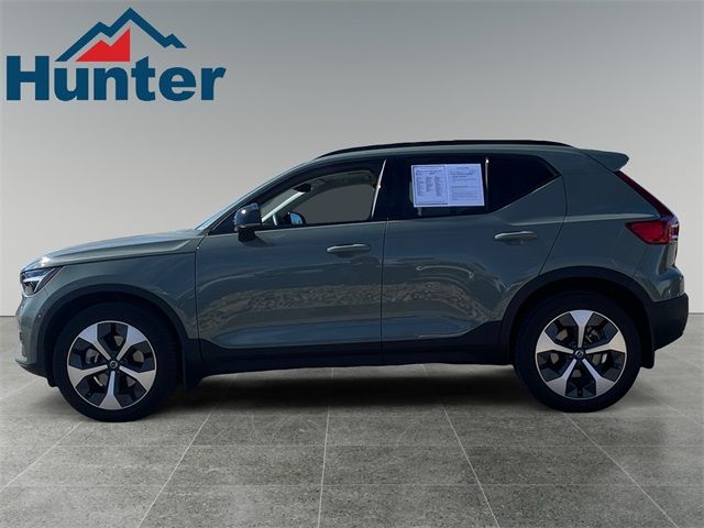 2023 Volvo XC40 Plus Dark Theme