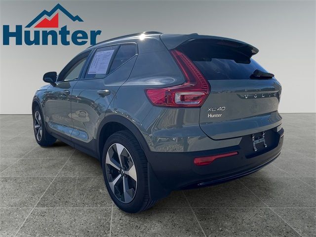 2023 Volvo XC40 Plus Dark Theme