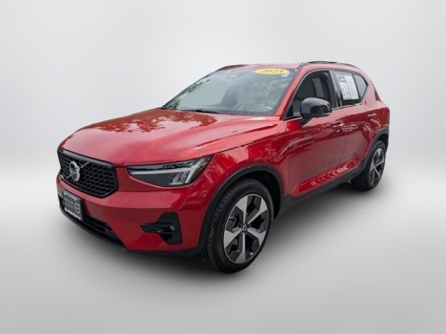 2023 Volvo XC40 Plus Dark Theme