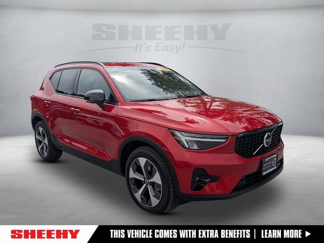 2023 Volvo XC40 Plus Dark Theme