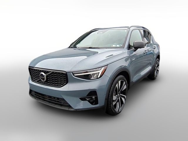 2023 Volvo XC40 Plus Dark Theme