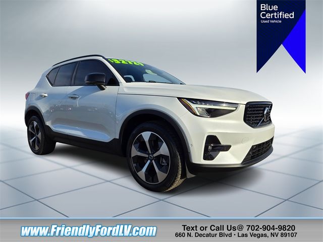 2023 Volvo XC40 Plus Dark Theme