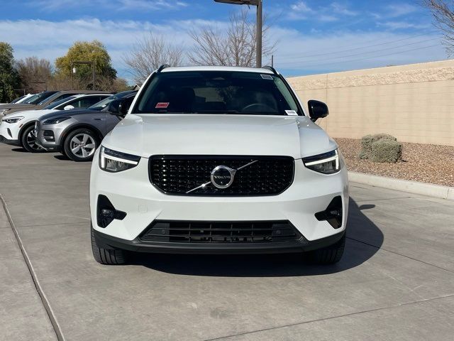 2023 Volvo XC40 Plus Dark Theme