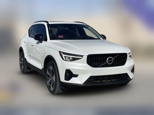 2023 Volvo XC40 Plus Dark Theme