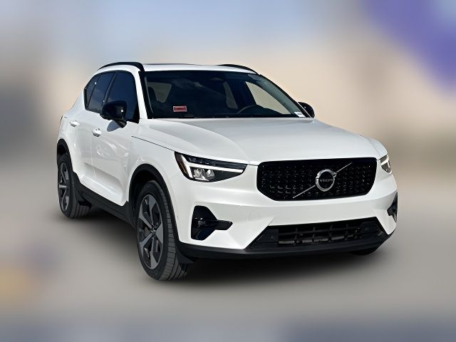 2023 Volvo XC40 Plus Dark Theme