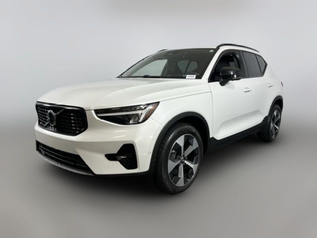 2023 Volvo XC40 Plus Dark Theme