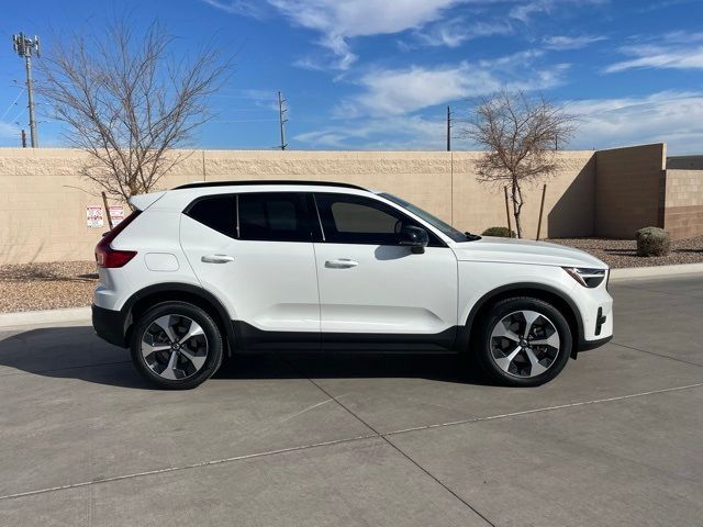 2023 Volvo XC40 Plus Dark Theme