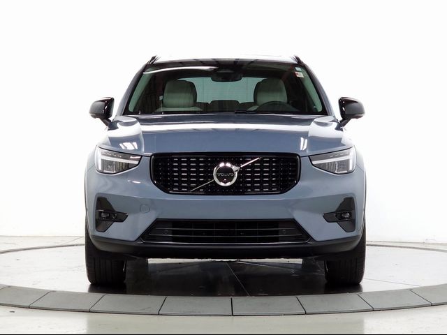 2023 Volvo XC40 Plus Dark Theme