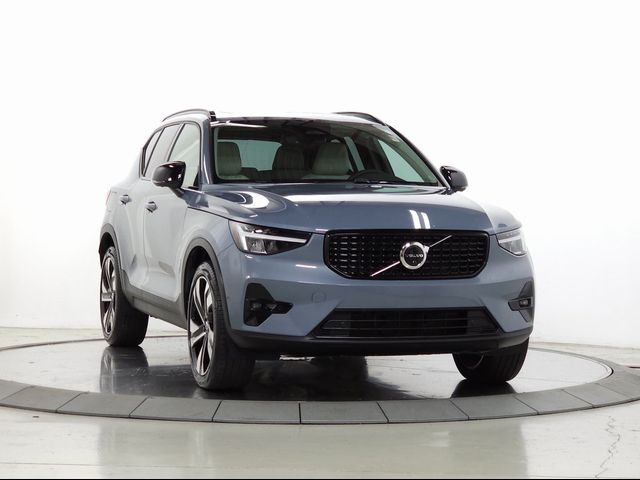 2023 Volvo XC40 Plus Dark Theme