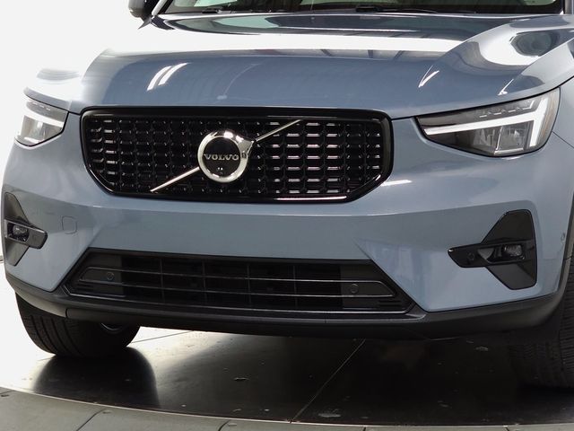 2023 Volvo XC40 Plus Dark Theme