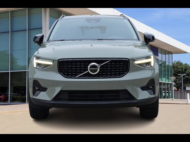 2023 Volvo XC40 Plus Dark Theme